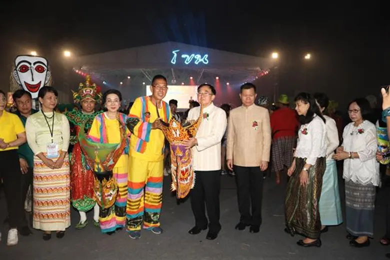 รมว.วธ. เปิดงาน “ประเพณีบุญหลวงและการละเล่นผีตาโขน” ยิ่งใหญ่ 5 ชาติร่วมโชว์ มหกรรมหน้ากากนานาชาติ ชูประเพณีบุญหลวง-การละเล่นผีตาโขน โด่งดังสู่ระดับนานาชาติ ผลักดันไทยศูนย์กลางการแสดงหน้ากากแห่งเอเชีย ดึงดูดนักท่องเที่ยว