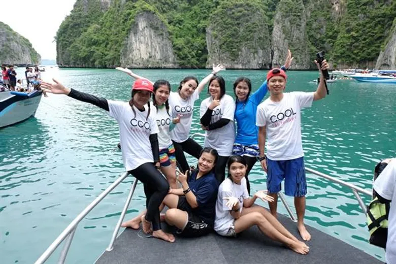 ผู้ฟังสุดฟิน บินยกก๊วนสู่เกาะสวรรค์พร้อม “คูลเจขวัญ-นิค” กับ คูลฯเอ้าท์ติ้ง #13 ที่ภูเก็ต