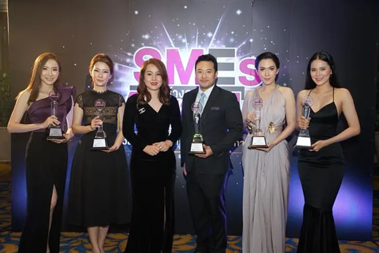 SMEs สร้างอาชีพ อะวอร์ดครั้งที่ 5 พร้อมเหล่าคนดังรับในสาขา Star Business