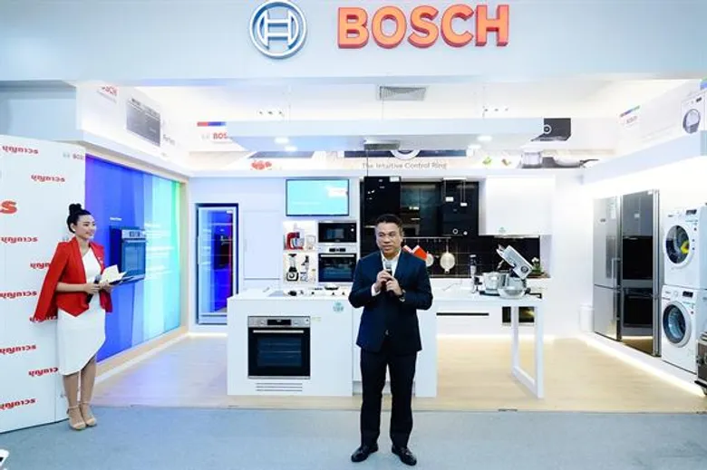 บีเอสเอช ร่วมกับ บุญถาวร เปิด Bosch Shop เสริมแกร่งช่องทางจัดจำหน่ายเครื่องใช้ไฟฟ้า จับลูกค้าย่านเกษตรนวมินทร์ ในงานมี เชฟจอม (จากรายการ Kitchen War) ร่วมกิจกรรมปรุงอาหารเมนูพิเศษ