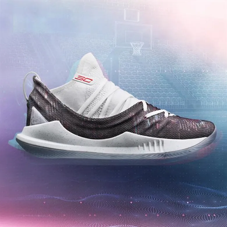 อันเดอร์ อาร์เมอร์ เปิดตัว CURRY 5 รองเท้ากีฬานวัตกรรมรุ่นใหม่ล่าสุด ’Wired Different’ ออกแบบเพื่อนักกีฬาที่มีโครงสร้างเท้าต่างกัน น้ำหนักเบา ข้อต่ำ เสริมความว่องไวและความคล่องตัว