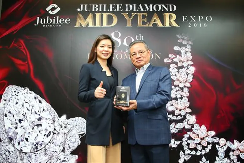“ยูบิลลี่ ไดมอนด์” ทุ่มงบฯ 50 ล้านบาท จัดมหกรรมเครื่องเพชรแห่งปี!! อัดโปรฯ แรง...ลดราคาอัญมณีกว่า 2 หมื่นชิ้นรวมมูลค่านับพันล้าน หวังกระตุ้นกำลังซื้อช่วงกลางปี