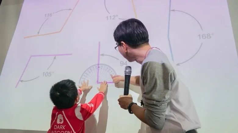 Family Coding Day กิจกรรมสนุกพิชิตดวงจันทร์