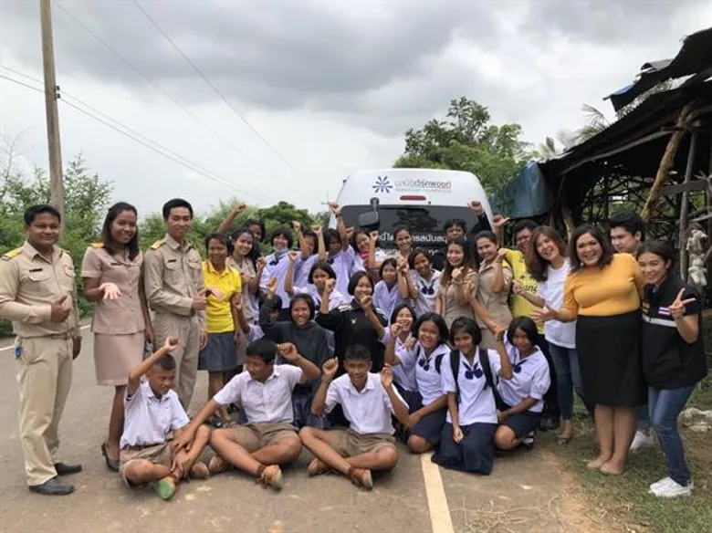 มูลนิธิเวิร์คพอยท์ ลงพื้นที่มอบเงินและสิ่งของช่วยเหลือน้องกะอั๊จ ไมค์หมดหนี้