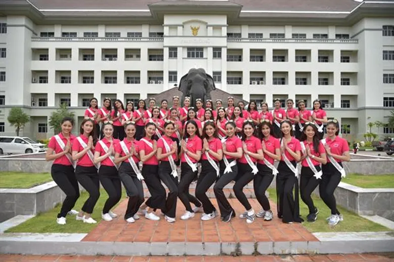 40 สาวงามมิสยูนิเวิร์สไทยแลนด์ 2018 บินเก็บตัวกระบี่วันแรก สักการะหลักเมือง และพระบรมราชานุสาวรีย์รัชกาลที่ 5 เยี่ยมคารวะพ่อเมืองกระบี่พร้อมขอพร พระมหาธาตุวชิรมงคลเพื่อสิริมงคล