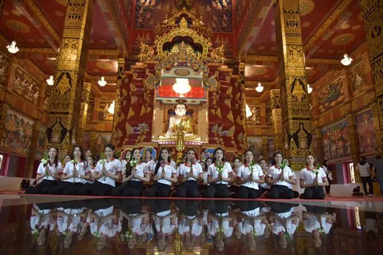 40 สาวงามมิสยูนิเวิร์สไทยแลนด์ 2018 บินเก็บตัวกระบี่วันแรก สักการะหลักเมือง และพระบรมราชานุสาวรีย์รัชกาลที่ 5 เยี่ยมคารวะพ่อเมืองกระบี่พร้อมขอพร พระมหาธาตุวชิรมงคลเพื่อสิริมงคล