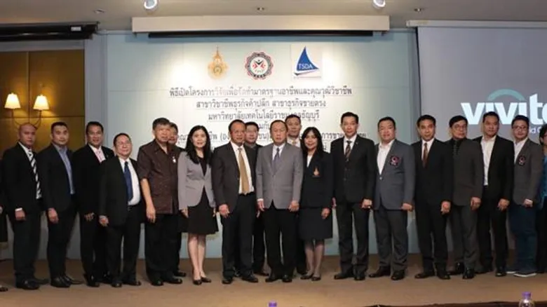 สถาบันคุณวุฒิวิชาชีพ ผนึกความร่วมมือครั้งสำคัญแบบไตรภาคีกับสมาคมการพัฒนาการขายตรงไทย มหาวิทยาลัยเทคโนโลยีราชมงคลธัญบุรี จัดทำโครงการวิจัยเพื่อจัดทำจัดทำมาตรฐานอาชีพและคุณวุฒิวิชาชีพธุรกิจค้าปลีก สาขาธุรกิจขายตรงและจัดเสวนา “สมรรถนะขายตรงไทยยุคใหม่ ”