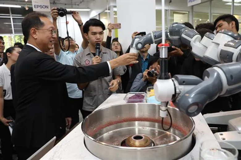 พีไอเอ็ม ทุ่ม 50 ล้าน เปิดศูนย์นวัตกรรมหุ่นยนต์ฯ ห้องเรียนปฏิบัติการแห่งแรก ล้ำสมัยด้วยหุ่นยนต์รุ่นใหม่ของโลก