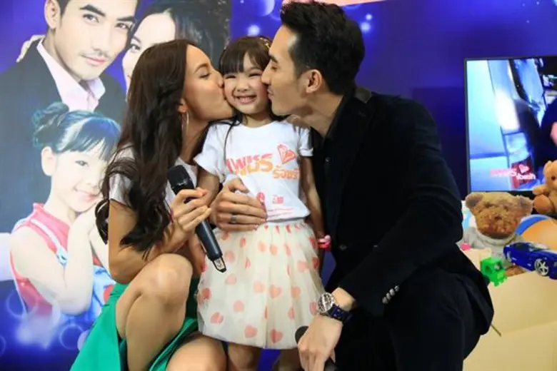 แฟนๆ สุดฟิน อิ่มใจ ได้บุญ แถมอ้อมกอดอุ่นๆ จาก “บิ๊กเอ็ม”  ในกิจกรรม “เพชรร้อยรัก...มอบรักให้น้อง”