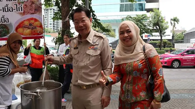 เปิดคึกคัก“ตลาดนัดประชารัฐวายุภักษ์รักประชาชน" ครั้งที่ 6 ชาวพญาไทตอบรับช้อปสุดยอดสินค้าดีจากเอสเอ็มอีทั่วไทย