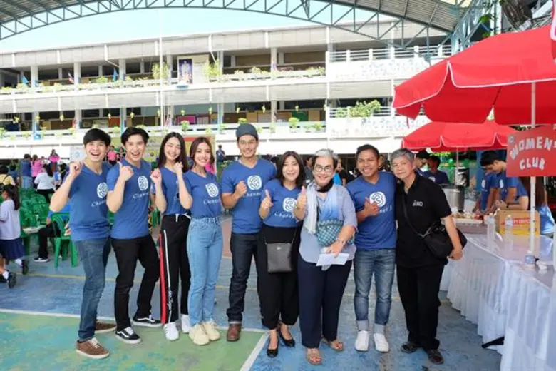 ทีมทัพนักแสดงละคร “ข้ามสีทันดร” และซีรีส์ “My Hero วีรบุรุษสุดที่รัก” ร่วมกิจกรรม “ช่อง 3 อาสาทำดี แต่งเติมสีเติมฝัน ให้น้องโรงเรียนวัดคลองเตย”