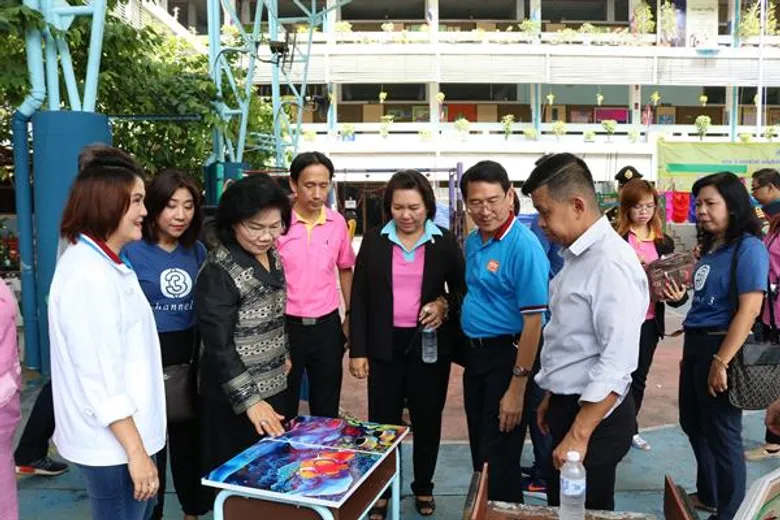 ทีมทัพนักแสดงละคร “ข้ามสีทันดร” และซีรีส์ “My Hero วีรบุรุษสุดที่รัก” ร่วมกิจกรรม “ช่อง 3 อาสาทำดี แต่งเติมสีเติมฝัน ให้น้องโรงเรียนวัดคลองเตย”