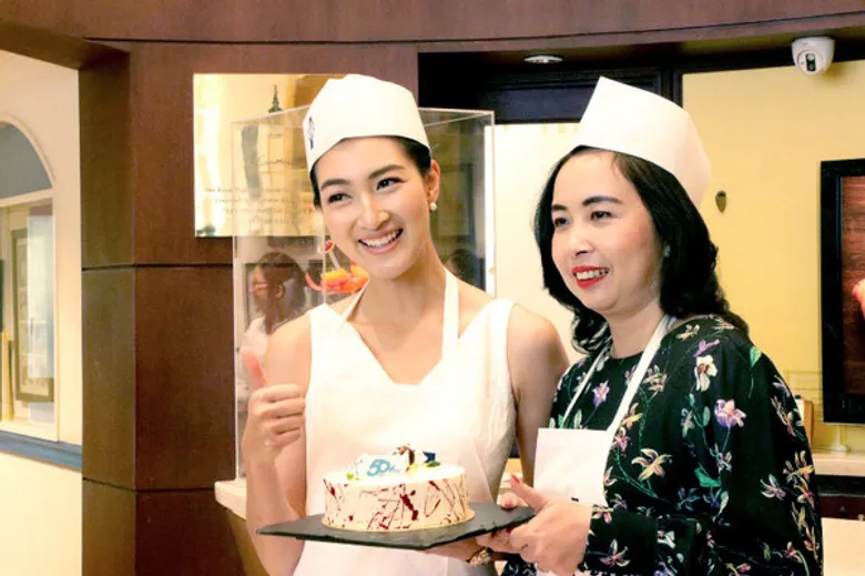 บางกอกแอร์เวย์สร่วมกับโรงเรียนการประกอบอาหาร เลอ กอร์ดอง เบลอ ดุสิต จัดเวิร์คช็อปทำขนม ในโอกาสครบรอบ 50 ปี ของสายการบินฯ
