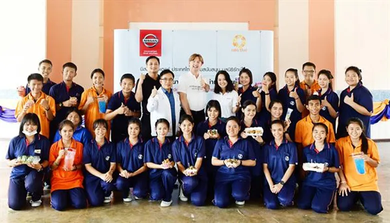 นิสสันร่วมกับแคร์ อินเตอร์เนชั่นแนล ประเทศญี่ปุ่น สร้างผู้นำในอนาคตให้ประเทศไทย โครงการนี้สนับสนุนนักเรียน 1,200 คน มุ่งเน้นการพัฒนาทักษะภาวะผู้นำชึ่งเป็นทักษะที่จำเป็นในสังคมที่ตั้งอยู่บนพื้นฐานของเทคโนโลยี