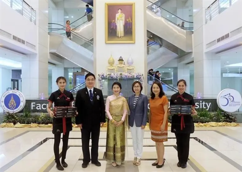 ศาสตราจารย์ ดร. ทพญ. วรานันท์ บัวจีบ (ที่...