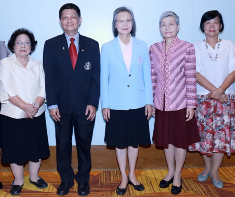 พญ.ศิริพร กัญชนะ ประธานมูลนิธิศูนย์นมแม่แ...