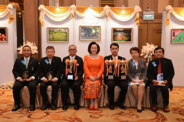 แคนนอน ร่วมกับสมาคมกีฬาแบดมินตันแห่งประเทศไทย จัดการประกวดภาพถ่ายชิงถ้วยประทานพระเจ้าหลานเธอ พระองค์เจ้าสิริวัณณวรีนารีรัตน์
