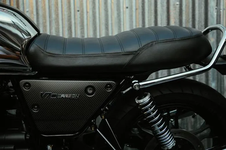 Moto Guzzi V7 III Carbon Shine Limited Edition สุดยอดสองล้อแฮนด์เมดระดับตำนานสัญชาติอิตาเลี่ยน ที่ผสานสมรรถนะอันยอดเยี่ยมเข้ากับสุดยอดดีไซน์สไตล์คลาสสิค