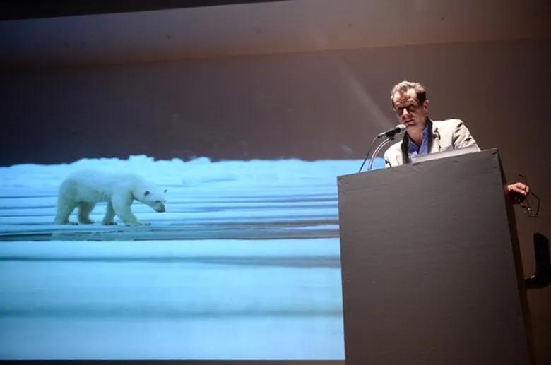 ช่างภาพนักผจญภัย “Sebastian Copeland” บินลัดฟ้า ร่วมงานเปิดนิทรรศการภาพถ่าย “Beyond the Air We Breathe: Addressing Climate Change”