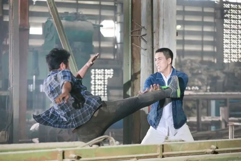 “กอล์ฟ” เสี่ยงชีวิตช่วย “หลิน” บู๊แหลกชุดใหญ่ ใน “สัมผัสรัตติกาล”