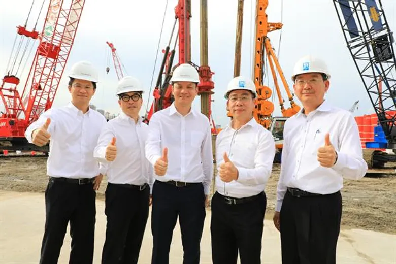 เฟรเซอร์ส พร็อพเพอร์ตี้ และ ทีซีซี แอสเซ็ท แต่งตั้งบริษัท ไทยบาวเออร์ จำกัด และ บริษัท ซีฟโก้ จำกัด (มหาชน) เป็นผู้รับเหมาหลักสำหรับโครงการ 'One Bangkok’