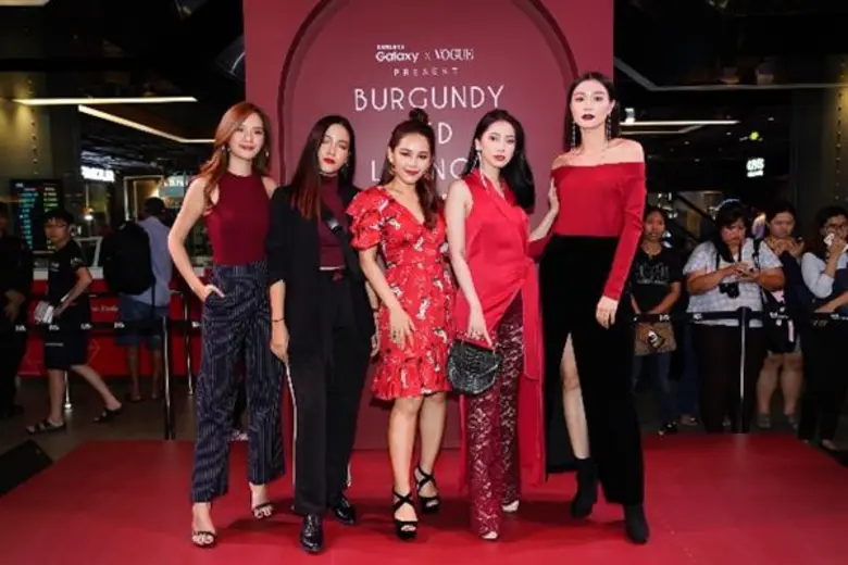 ซัมซุง เผยโฉม “กาแลคซี่ เอส 9 พลัส เบอร์กันดี เรด” สีใหม่สุดฮ็อต พร้อมจัดเวิร์คช็อปสุดชิค เอาใจเหล่าแฟชั่นนิสต้า ในงาน “Samsung X Vogue Present Burgundy Red Lounge in partnership with Absolute Siam”