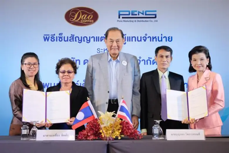 ดร.เพ็ญนภา ธนสารศิลป์ (ขวา) ประธานเจ้าหน้...