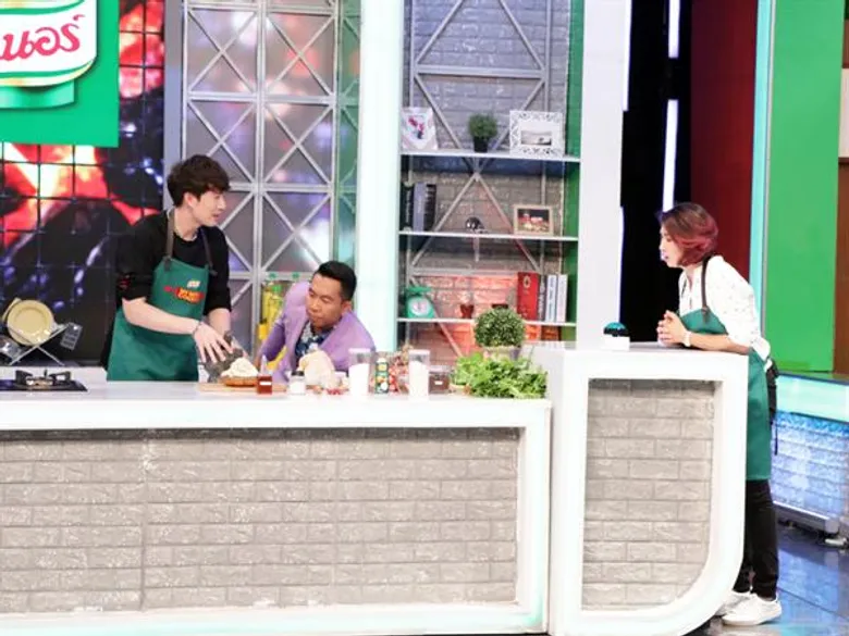 ทีวีไกด์: รายการ “My Mom Cooks เชฟไม่ทิ้งแถว” “ซัน ประชากร” แท็กทีมแม่ดวลทำอาหารเดือด ปะทะ “ตุ๊กกี้ สุดารัตน์” จับมือแม่พกสูตรเด็ด สู้ไม่ถอย!!! ใน “My Mom Cooks”