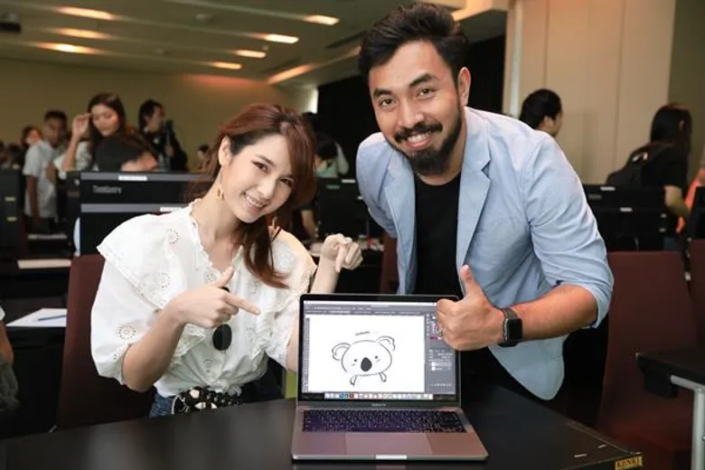 “แป้งโกะ” จินตนัดดา ดาราสาวขวัญใจวัยรุ่น เปรยอยากมีสติกเกอร์ของตัวเอง ร่วมฝึกปรือฝีมือติวเข้มกับกูรูชื่อดังในงาน “LINE STICKERS REGIONAL WORKSHOP 2018”