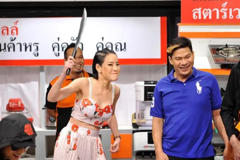 ทีวีไกด์: ซิทคอม “บริษัทฮาไม่จำกัด (มหาชน)” เป็นเรื่องแล้ว!!! “หนิง ปณิตา” ปะทะอารมณ์เดือด “ตั๊ก ศิริพร” ต้นเหตุจาก “นุ้ย เชิญยิ้ม”