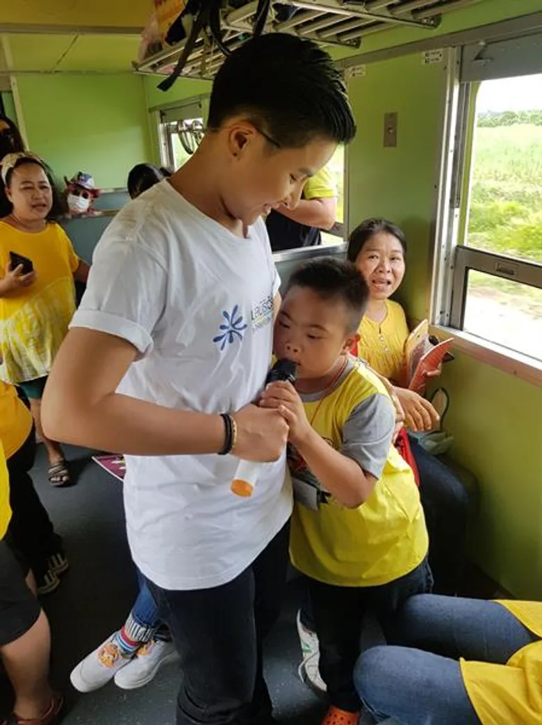 มูลนิธิเวิร์คพอยท์ ร่วมกับ “5 For All” จัดกิจกรรมพาเด็กพิเศษเปิดโลกทัศน์ นั่งรถไฟไปเที่ยวทะเลสวนสน หัวหิน