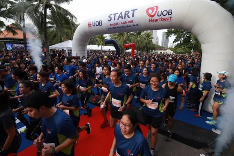 ยูโอบี รวมพลังสร้างปรากฏการณ์ครั้งสำคัญ! นำทีมพนักงานและลูกค้า พร้อมด้วยพันธมิตร กว่า 3,000 คน ส่งต่อความดีในกิจกรรม 2018 UOB Heartbeat Run/Walk ระดมทุนกว่า 2.2 ล้านบาท มอบโอกาสทางการศึกษาแก่เยาวชนในโรงเรียนพระดาบส