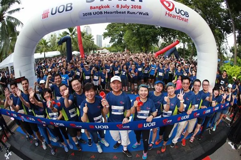 ยูโอบี รวมพลังสร้างปรากฏการณ์ครั้งสำคัญ! นำทีมพนักงานและลูกค้า พร้อมด้วยพันธมิตร กว่า 3,000 คน ส่งต่อความดีในกิจกรรม 2018 UOB Heartbeat Run/Walk ระดมทุนกว่า 2.2 ล้านบาท มอบโอกาสทางการศึกษาแก่เยาวชนในโรงเรียนพระดาบส