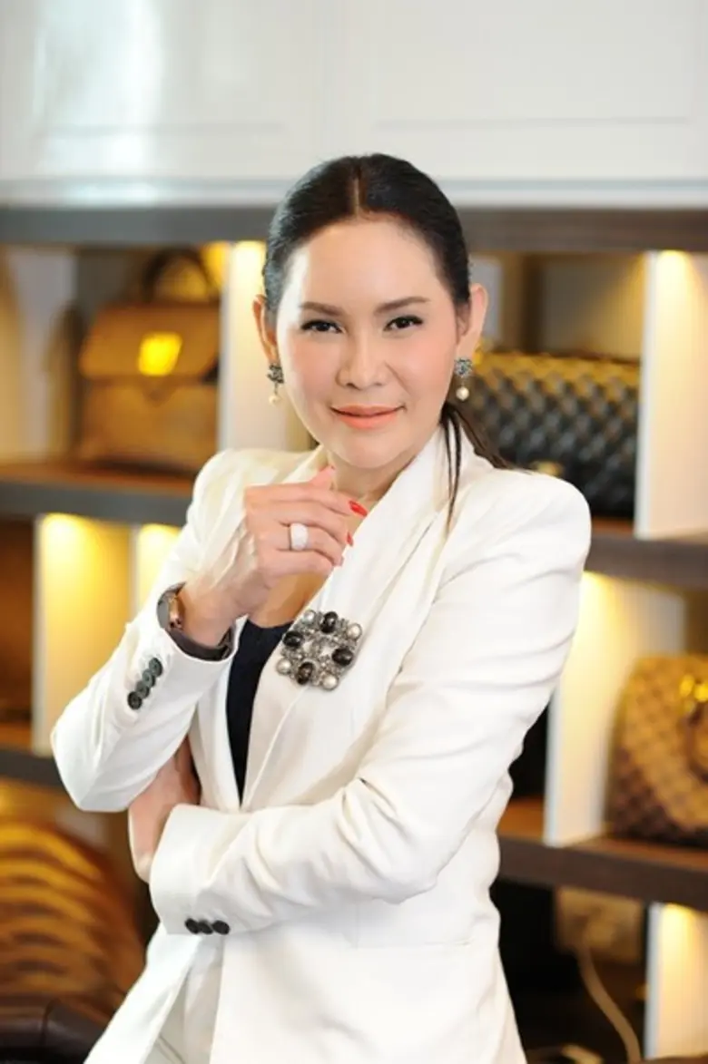 นอกจากจะเปลี่ยนโลโก้บริษัทใหม่ ให้สอดรับก...