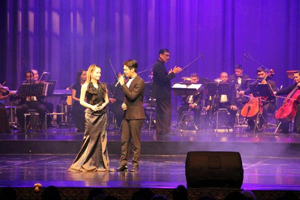ฟังเพลงเพราะ....กับอารีย์ นักดนตรี คอนเสิร์ต รวมศิลปินรุ่นเล็กใหญ่เต็มเวทีนำรายได้มอบมูลนิธิเด็กปัญญาอ่อน ชมรมเกษียณอายุช่อง 9 และ ร.พ.ศิริราช