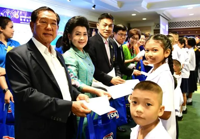 ทีโอเอ และ มูลนิธิคุณแม่ลี้กิมเกียว ตั้งคารวคุณ มอบทุนการศึกษานักเรียนสังกัด กทม. ประจำปี 2561 โดยปีนี้จัดยิ่งใหญ่ มอบทุนนักเรียนรวมกว่า 2,100 ทุน