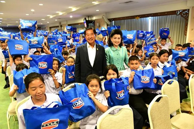 ทีโอเอ และ มูลนิธิคุณแม่ลี้กิมเกียว ตั้งคารวคุณ มอบทุนการศึกษานักเรียนสังกัด กทม. ประจำปี 2561 โดยปีนี้จัดยิ่งใหญ่ มอบทุนนักเรียนรวมกว่า 2,100 ทุน