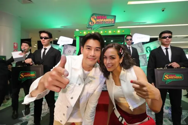 ทัพดาราดัง นำทีมช้อปสุดมันส์ ในงาน “เมกา ช้อปอะฮอลิค ตอน มันนี่ แคช อัพ”  ที่ศูนย์การค้าเมกาบางนา