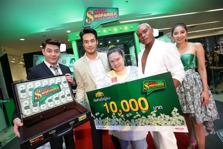 ทัพดาราดัง นำทีมช้อปสุดมันส์ ในงาน “เมกา ช้อปอะฮอลิค ตอน มันนี่ แคช อัพ” ที่ศูนย์การค้าเมกาบางนา