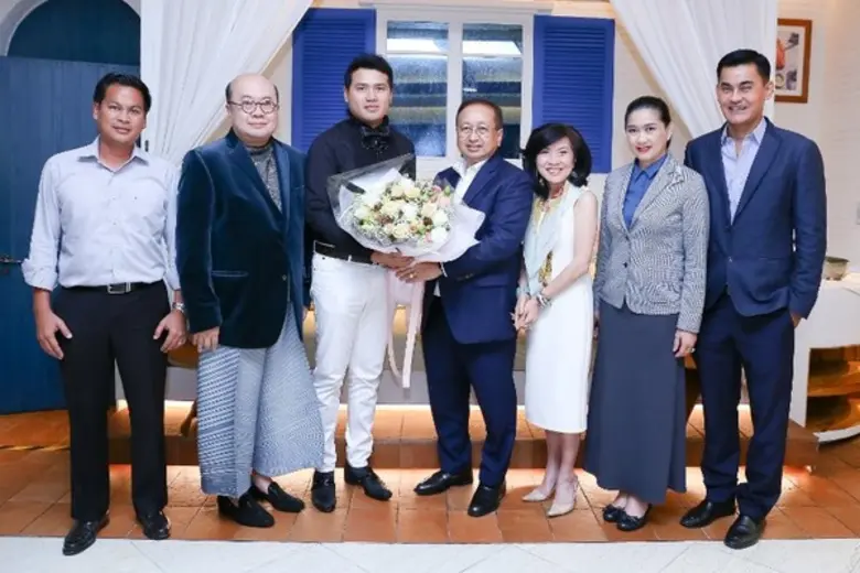 รังสรรค์ ศรีวรศาสตร์ (กลาง) ที่ปรึกษานายก...