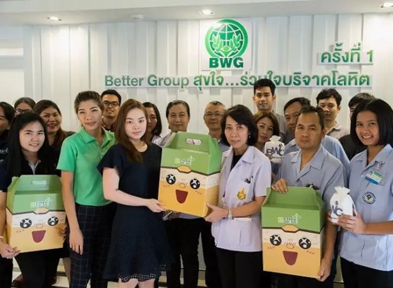 คุณณัฐพรรณ เหลืองวิริยะ (แถวหน้าที่ 3 จาก...