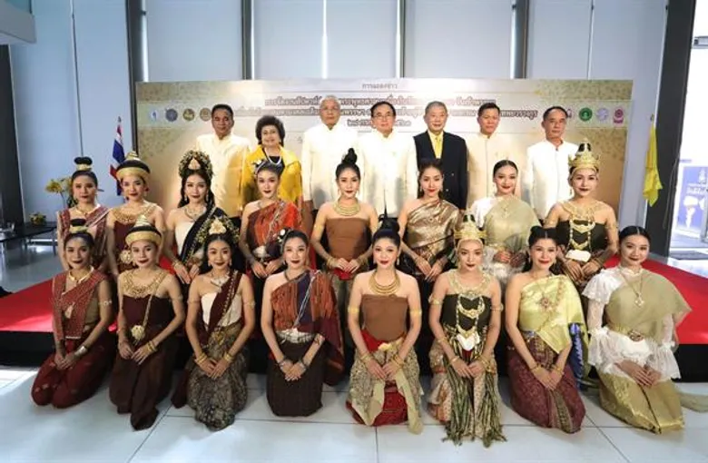รัฐบาลจัดงานเฉลิมพระเกียรติ ในหลวง รัชกาลที่ 10 - วันอาสาฬหบูชาและเข้าพรรษา 22 - 28 ก.ค. นี้ จัด 11 ริ้วขบวน “พระบรมธาตุ พุทธศิลป์ แผ่นดินพระทรงธรรม” อัญเชิญพระบรมสารีริกธาตุสมัยทวารวดี - รัตนโกสินทร์ให้พุทธศาสนิกชนกราบสักการะ ณ สนามหลวง
