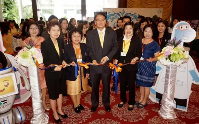 รศ. ดร. เกรียงไกร กิจเจริญ รองอธิการบดีฝ่...