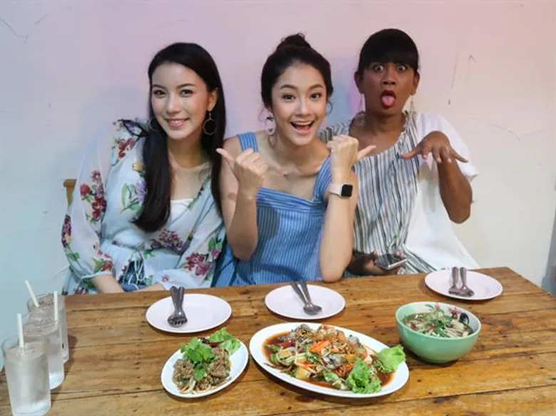 ทีวีไกด์: รายการ “#TEAMGIRL” “เจนนี่-มุก-น้ำตาล” พาตะลุยย่านทาวน์ อิน ทาวน์ จัด “5 ร้านอร่อยเด็ดยามดึก”