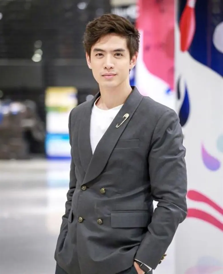 แค่มองตาแล้วยิ้มอ่อนให้ สาวๆ ทั้งประเทศก็...