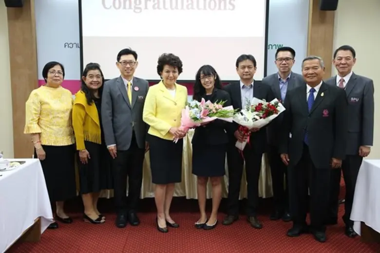 อธิการบดีและคณะผู้บริหาร มหาวิทยาลัยศรีปท...