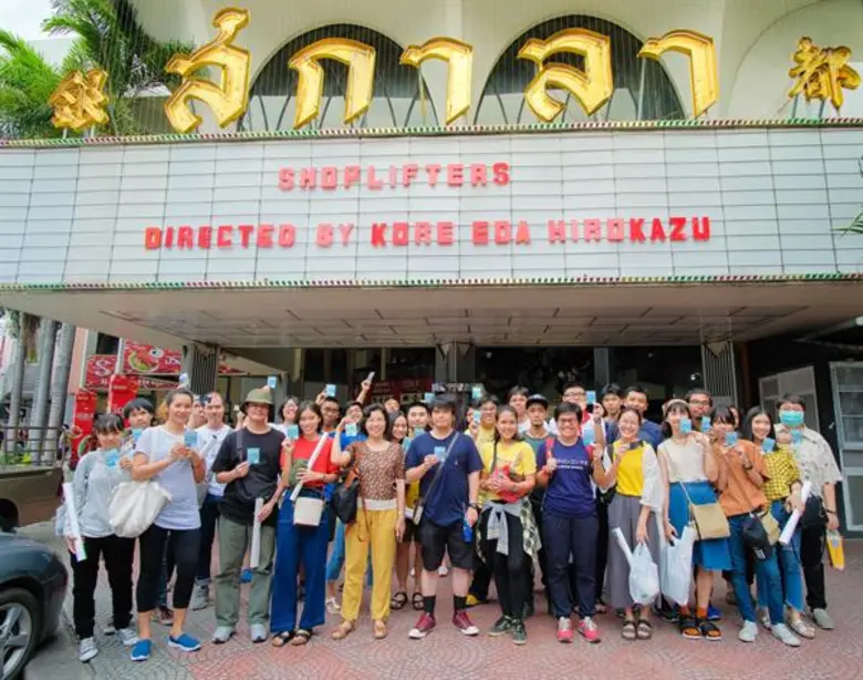 Movie Guide: Shoplifters “ ครอบครัวที่ลัก “ หนังญี่ปุ่นยอดเยี่ยมแห่งปี  ใครดูใครก็รัก แฟนคลับเมืองไทยนับพัน ปิดโรงสกาลา ดูรอบแรก ยกให้นี่คือหนังญี่ปุ่นที่ดีที่สุดในปีนี้