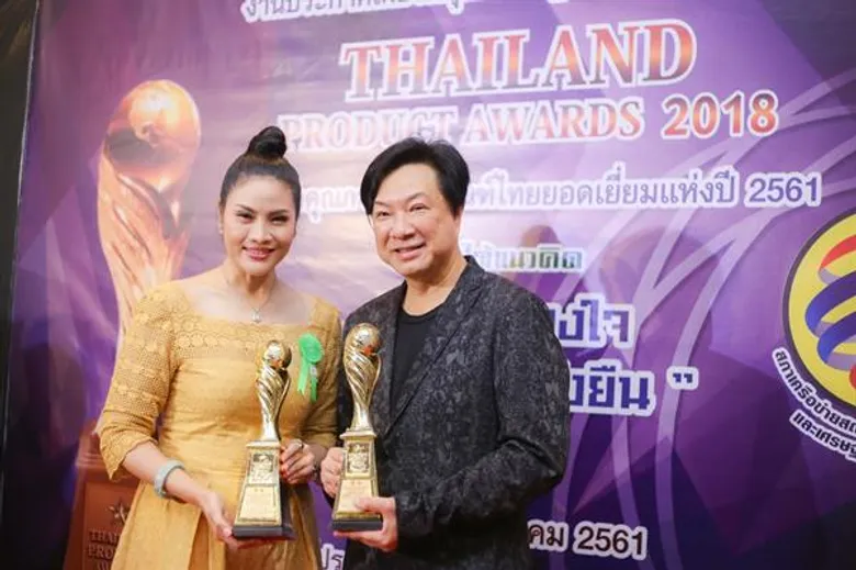 อรอนงค์ ปัญญาวงศ์ นำทีมดารานักธุรกิจเข้ารับรางวัล Thailand Product Awards2018