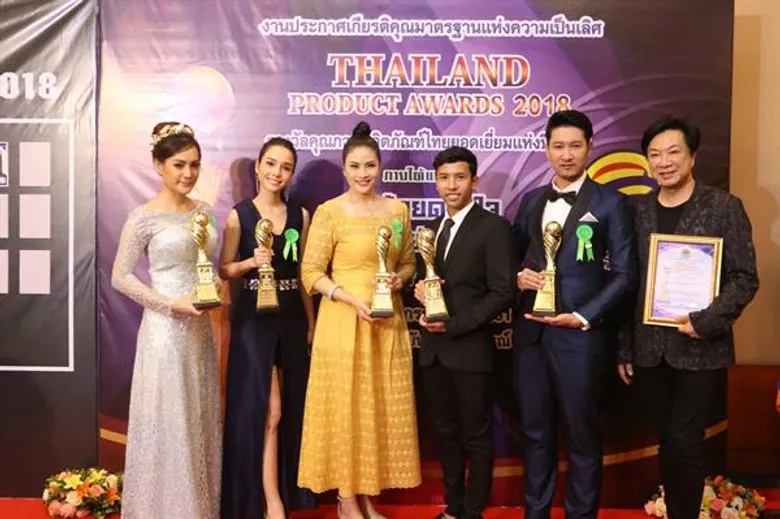 อรอนงค์ ปัญญาวงศ์ นำทีมดารานักธุรกิจเข้ารับรางวัล Thailand Product Awards2018