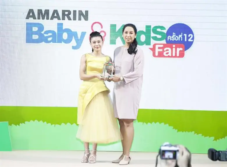 อมรินทร์ฯ จัดงานมอบรางวัล Parents of The Year 2018 ให้กับครอบครัวคนดัง กอล์ฟ ฟักกลิ้งฮีโร่ และ กุ๊บกิ๊บ- สุมณทิพย์ ในงาน Amarin Baby & Kids Fair ครั้งที่ 12